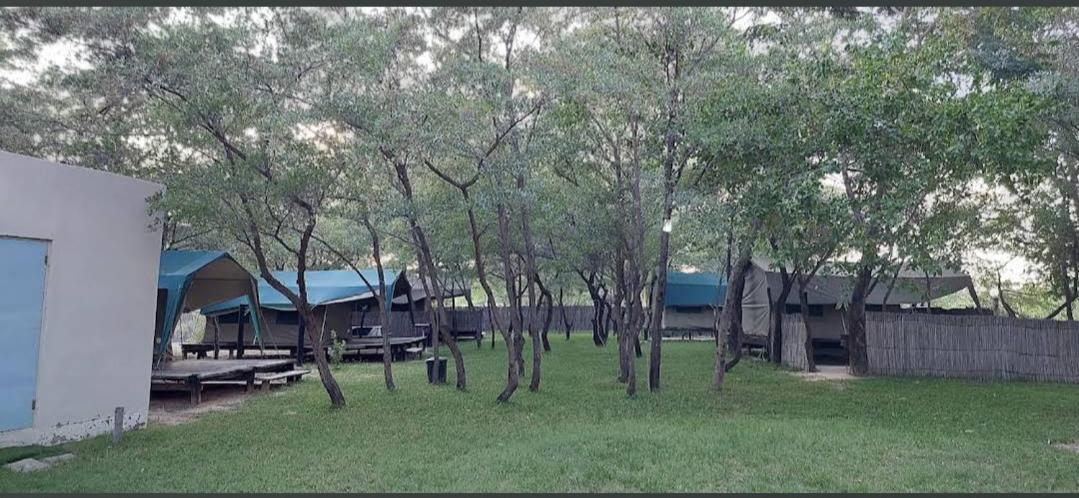 Camp Hogo Kavango Рунду Екстериор снимка